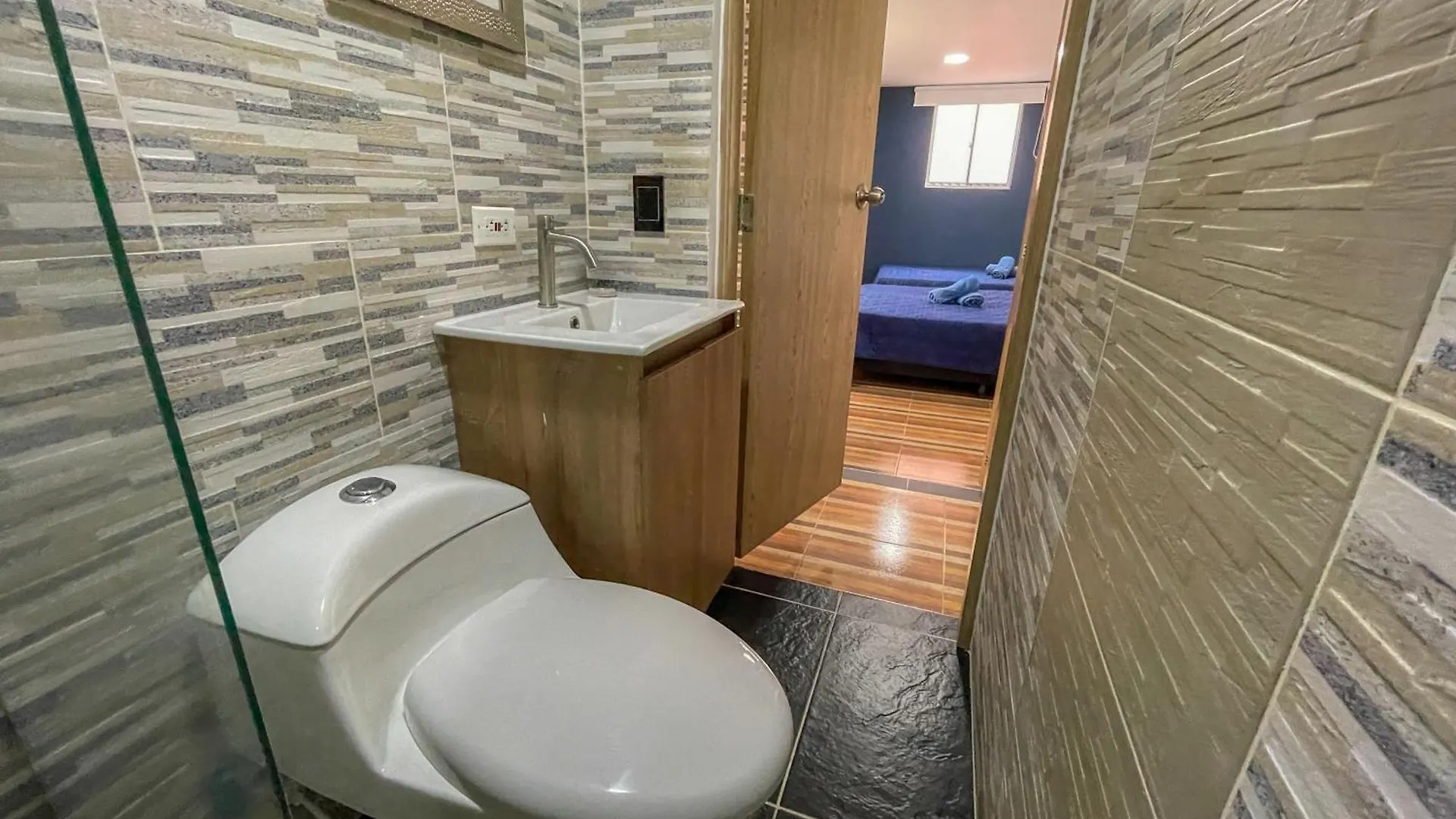 Guest house Casa Encanto, Apartamento - Habitaciones, Laureles-America Medellin Colombia